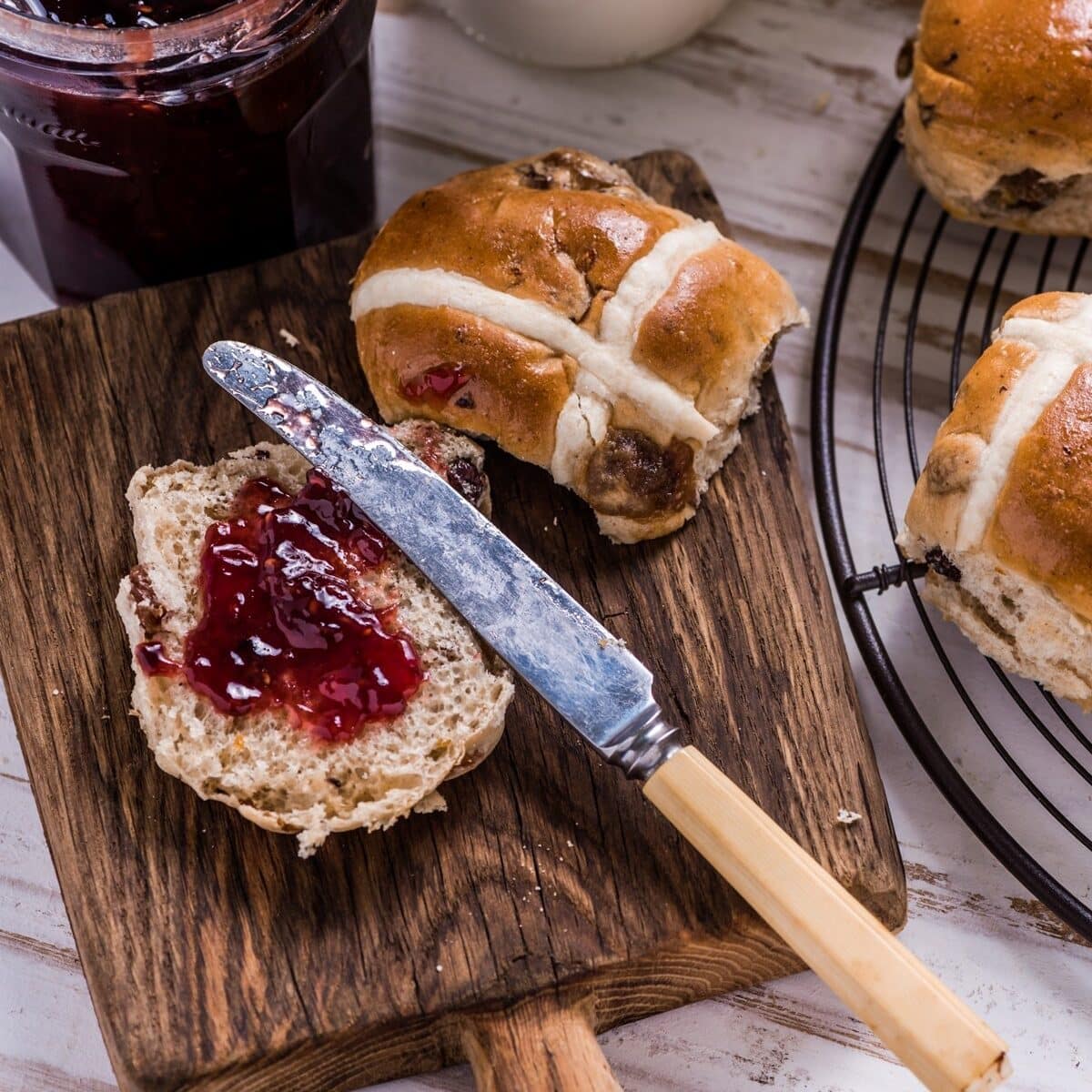 Easter Hot Cross Buns from Noisette